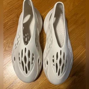Yeezy foam runners slides lightly used.  Great condition